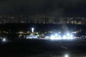 委国防部长所在空军基地遭美军袭击 目前情况不明