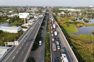 元旦假期后，胡志明市通道出现轻度堵塞
