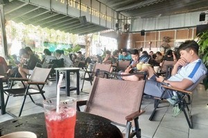 位于曾仁富坊曾仁富街的无电子烟咖啡店。 