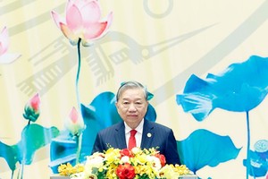 越南政府和越南祖国阵线中央委员会在国会大厦隆重举行国家级纪念活动，庆祝越南国会首次全国大选80周年 。图自越通社 