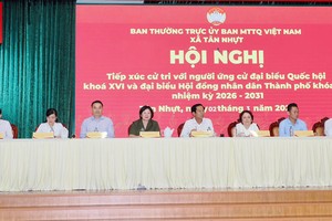 候选人出席选民接触会议。