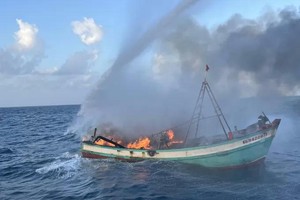 编号KG 94220 TS渔船在西南海域作业时遇险。 