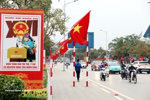 全国各地张灯结彩，喜迎国会和人民议会换届选举日。 