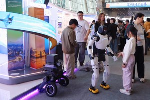 中国车企为何扎堆进军人形机器人？