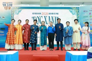 组委会启动2026年 “青丝衣襟“越服盛会开幕仪式。