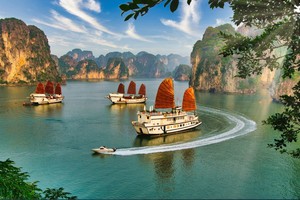 越南下龙湾美景。