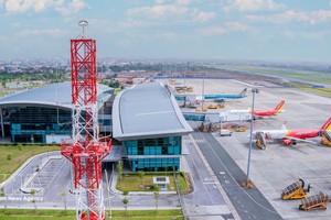 海防市吉碑航空港。