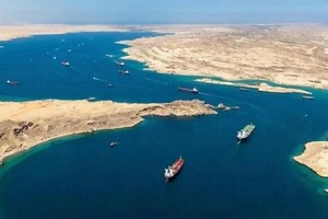 一艘停泊在波斯湾多日的泰国油轮已顺利通过霍尔木兹海峡。