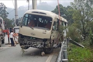 事故车辆已被吊离现场。