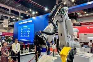 2025年辅助工业展览与论坛在胡志明市举行，汇聚200多家国内外企业。 