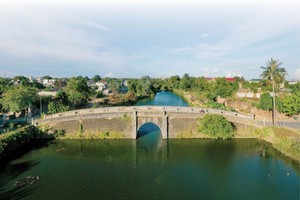 顺化市御河。图自huengaynay.vn 