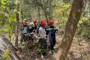 职能力量正在救援伤者。 