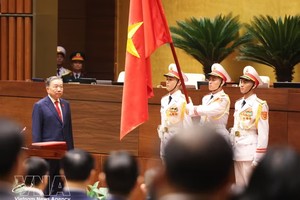 越南国家主席苏林宣誓就职。