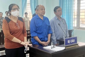 55岁的周玉凤和58岁的陈国俊（陈国新的妻子和弟弟）因“不执行判决” 罪而被判处9个月有期徒刑。