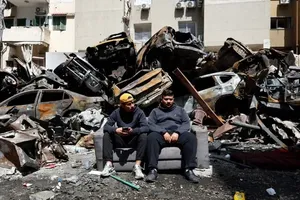 4月13日，以色列对黎巴嫩首都贝鲁特发动猛烈空袭后受影响区域之一的现场。