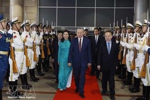 党中央总书记、国家主席苏林一行欢送仪式在北京西站举行。 