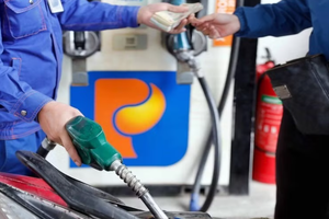 在Petrolimex燃油经营点的买卖活动。