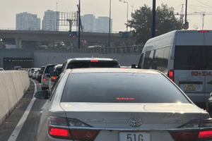  安富交通枢纽地下隧道上午7时出现堵塞情况。