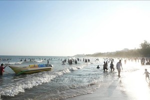 规划定向避风角国家旅游区2030年接待约1400万人次游客，并力争到2050年达到3500万人次。 