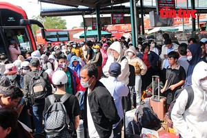 胡志明市各大车站已制定计划，以服务“四‧三〇”和“五‧一”假期的往来需求。