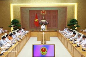 政府总理黎明兴与财政部领导举行工作会议。 