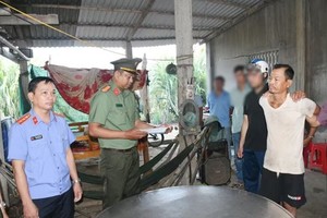 永隆省依法逮捕一名涉嫌利用民主自由权利违法人员。 图自永隆省公安 