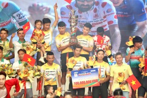 胡志明市队荣获团体冠军。 