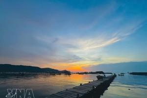 富国岛星滩黄昏美景。