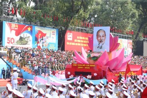 胡志明市加大以胡伯伯名字命名之城市50周年纪念宣传力度。