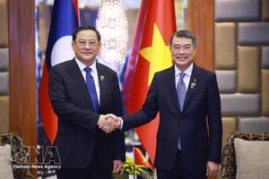 黎明兴总理和老挝总理宋赛·西潘敦。