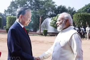 印度总理莫迪在新德里欢迎党中央总书记、国家主席苏林访印。