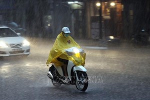  5月9日，南部白天炎热天气，傍晚出现雷雨。