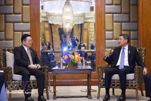 政府总理黎明兴（右）会见东盟秘书长高金洪。