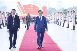 党中央政治局委员、党中央书记处常务书记、中央各党机关党委书记陈锦秀出席大会。
