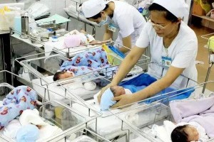 自2027年1月1日起，35岁前生足两名孩子的妇女最低可获200万元辅助额。