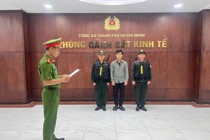 公安机关向刘发顺作出案件、嫌犯起诉《决定》。