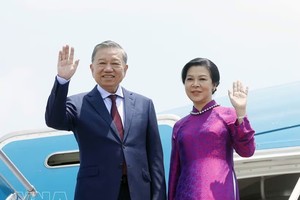 党中央总书记、国家主席苏林和夫人启程对泰国进行正式访问。 