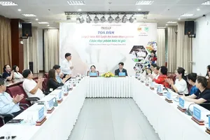 由胡志明市《法律报》于5月29日上午举行的“对《食品安全法》修订草案提意见”座谈会。