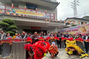 大恩寺落成剪彩仪式。