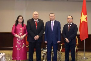 党中央总书记、国家主席苏林会见世界卫生组织（WHO）西太平洋区域主任赛亚·皮乌卡拉。 