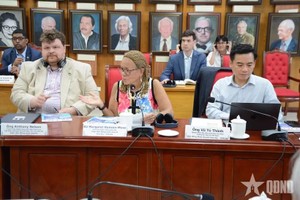 6月1日，美国-东盟商业协会（USABCI）高级代表团会见了越南友好组织联合会（VUFO）所属越美协会、越南橙剂/二恶英受害者协会以及越南烈士家属扶助协会的代表。图自《人民军队报》 