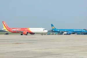 无人机与风筝致近40个航班受影响