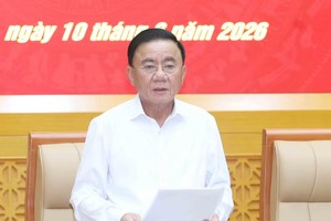 党中央政治局委员、党中央书记处常务书记、党中央政治局和党中央书记处第12号检查监督团团长陈锦秀发表指导意见。