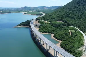 永昂-逢高速公路。