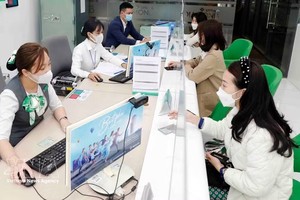 客户在一家商业银行进行交易。