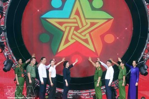 "同一决心建设无毒乡、坊、特区"运动启动。