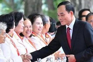 胡志明市市委书记陈留光出席西贡-嘉定市正式以胡志明主席名字命名50周年纪念仪式。 