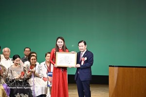 越南公民荣获“全球公民社区奖”。