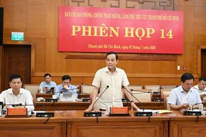 党中央政治局委员、胡志明市市委书记、指委会主任陈留光主持会议。图：越勇。
