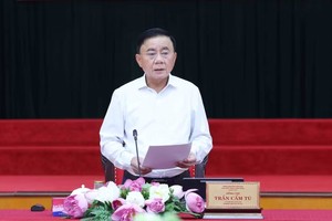 党中央政治局委员、党中央书记处常务书记陈锦秀发表讲话。图自越通社